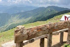 Bench place at Jalori Pass trek facing the hills